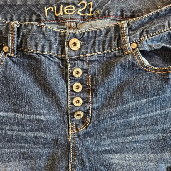 Rue21 Plus Size 14 Curvy High Waisted Button Fly Crop Jeans Denim Flattering Fit - Picture 1 of 10